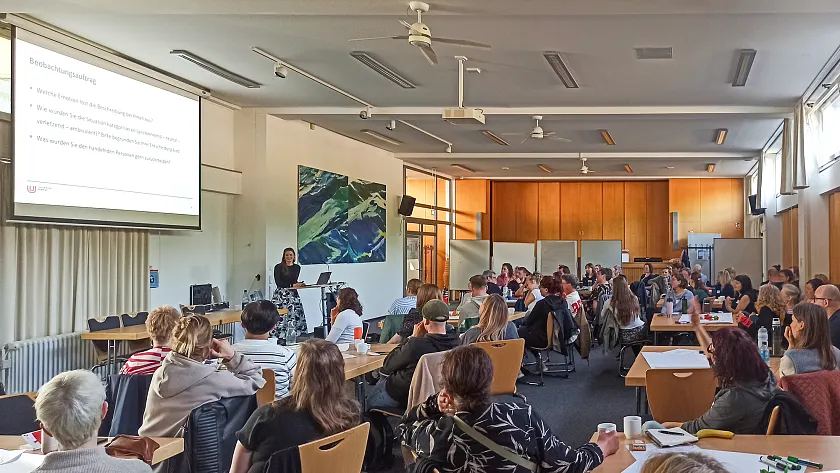 Referentin und Gäste beim Fachtag Temporäre Lerngruppen