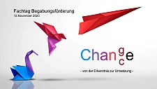 Logo des Fachtags: Papierflieger und Schriftzug Change und Chance