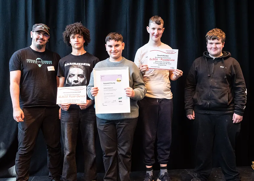 Schüler bei der Preisübergabe