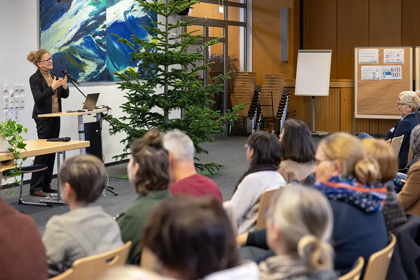 Sylke Reichenbach hält Impulsvortrag im Forum des LIS.