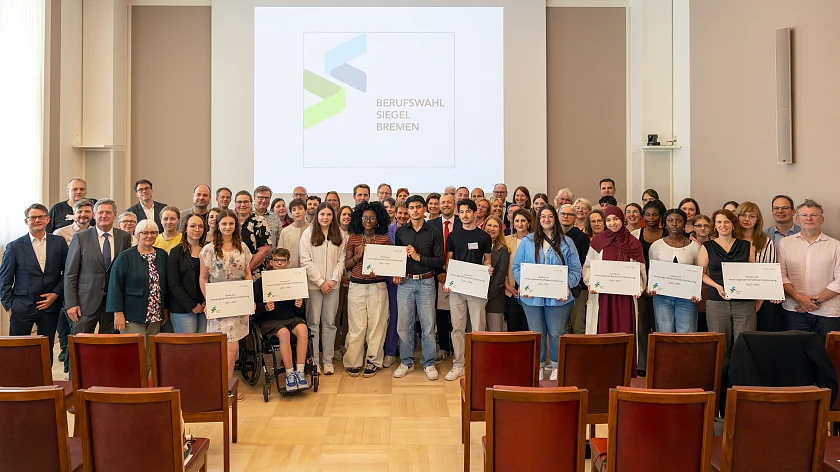 Gruppenfoto zur Siegelverleihung