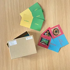 Verpackung und einige Dominokarten