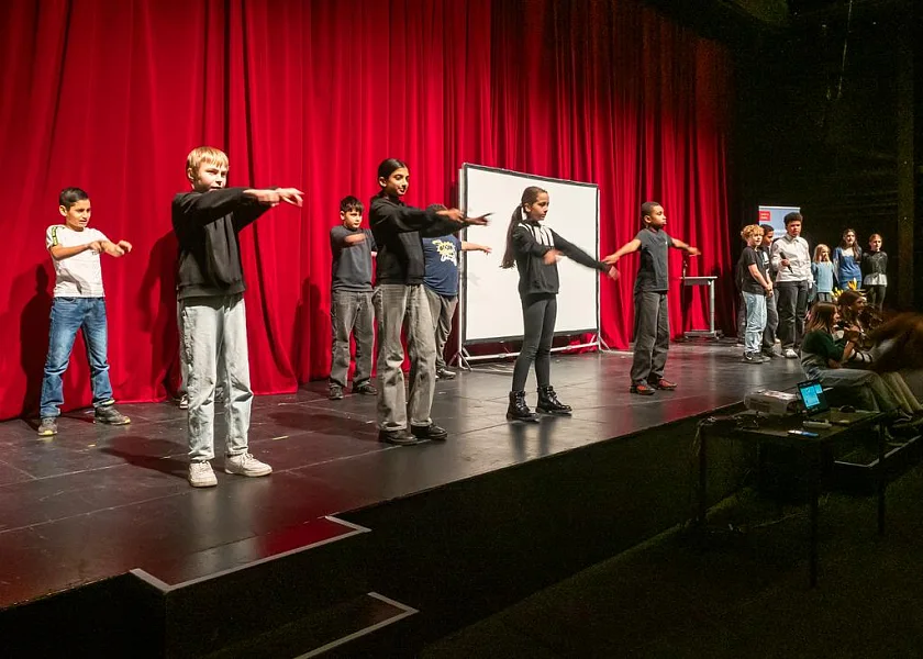 Klasse performt Song