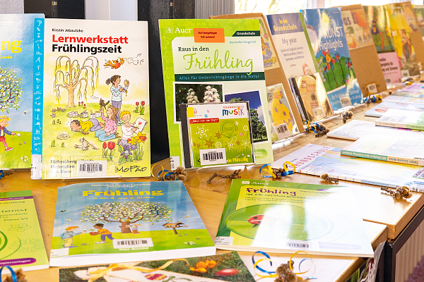 Büchertisch: Frühling