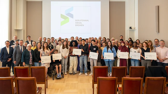 Gruppenfoto zur Verleihung Berufswahl-SIEGEL 