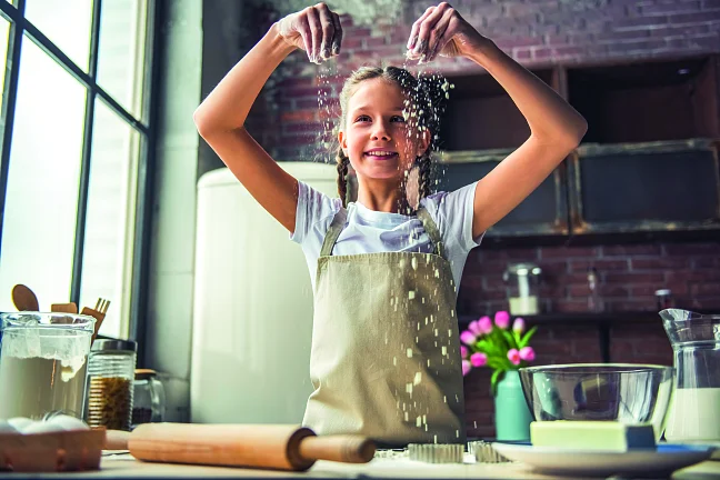 Schlülerin in einer Backstube