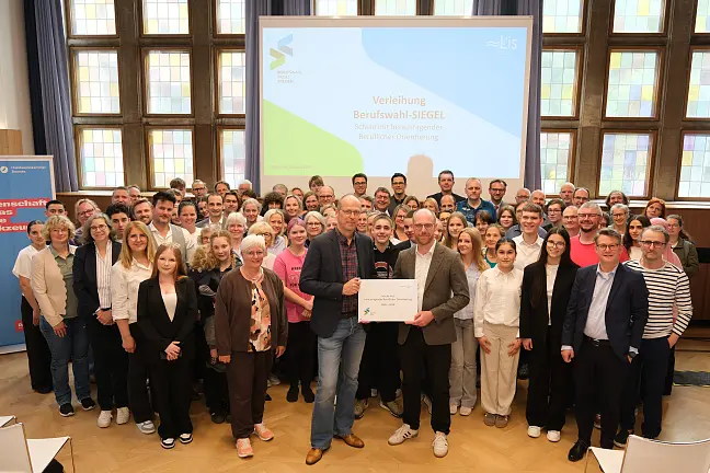 Gruppenfoto zur Verleihung Berufswahl-SIEGEL 