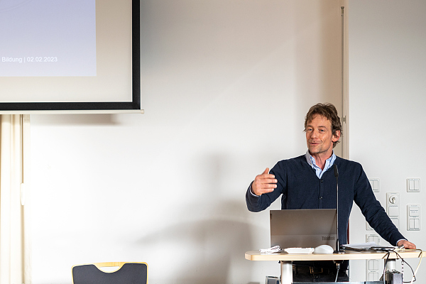 Foto von Prof. Engartner beim Vortrag