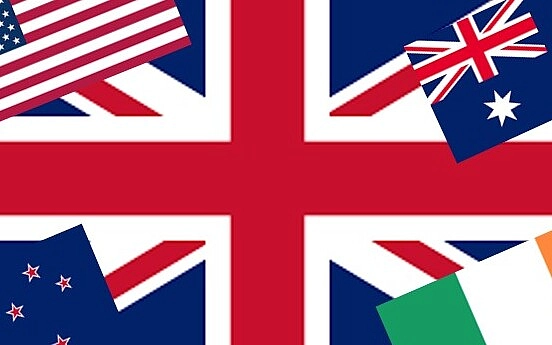 Collage aus den Flaggen Großbritanniens, Australiens, Neuseelands, Irlands und der USA