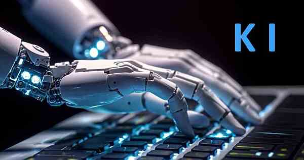 Roboterhände, die auf einer Computertastatur schreiben