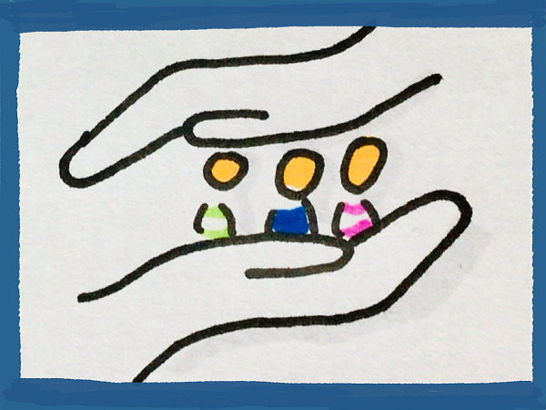 gemalte Hände schützen drei Personen