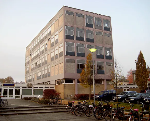 Foto des Landesinstituts für Schule, vom Haupteingang aus aufgenommen