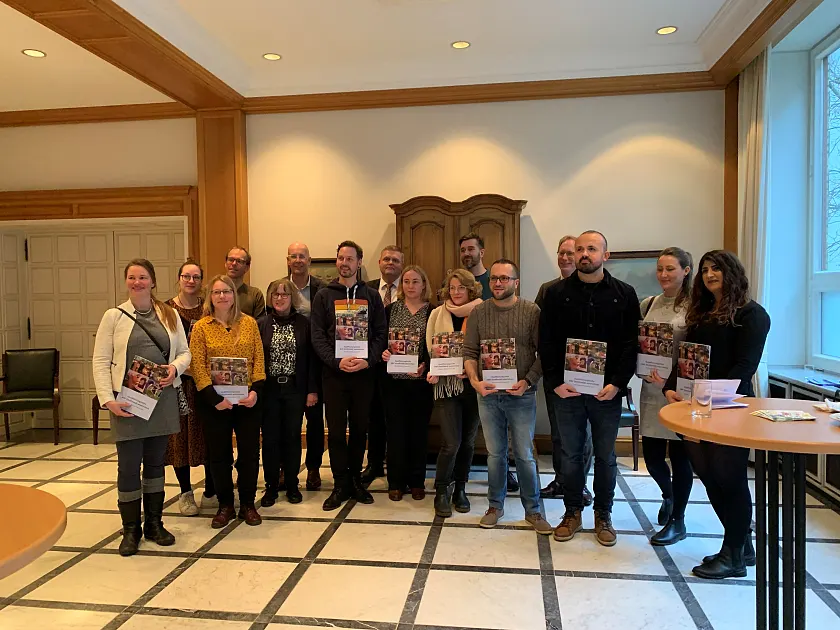 Gruppenfoto der Zerfitikatsübergabe