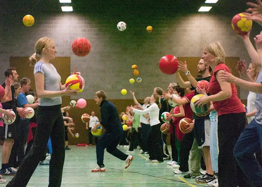 Lehrkräfte bei einer Sportfortbildung