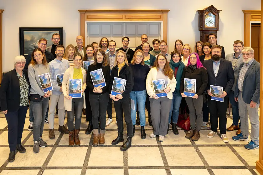 Gruppenfoto zur Zertifikatsübergabe