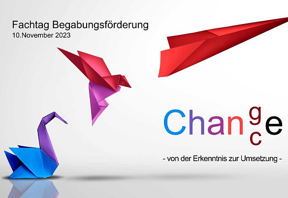 Ein aus Papier gefalteter Schwan, der zu einem Papierflieger wird. 
