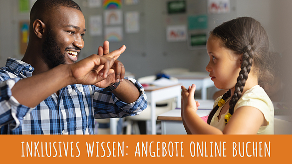 Erzieher und Mädchen mit der Aufschrift Inklusives Wissen: Angebote online buchen