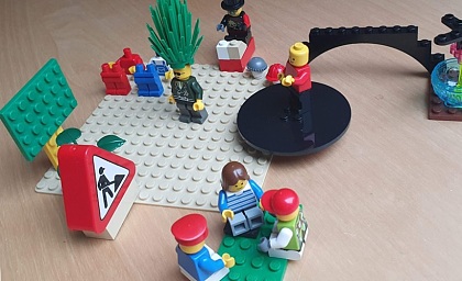 LSP-Symbolbild mit mehreren Lego-Figuren